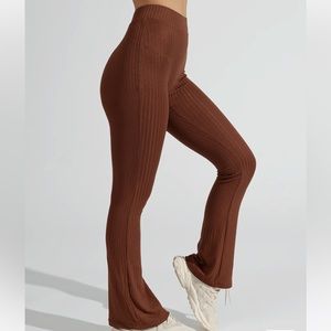 BuffBunny Ribbed Booty Pant